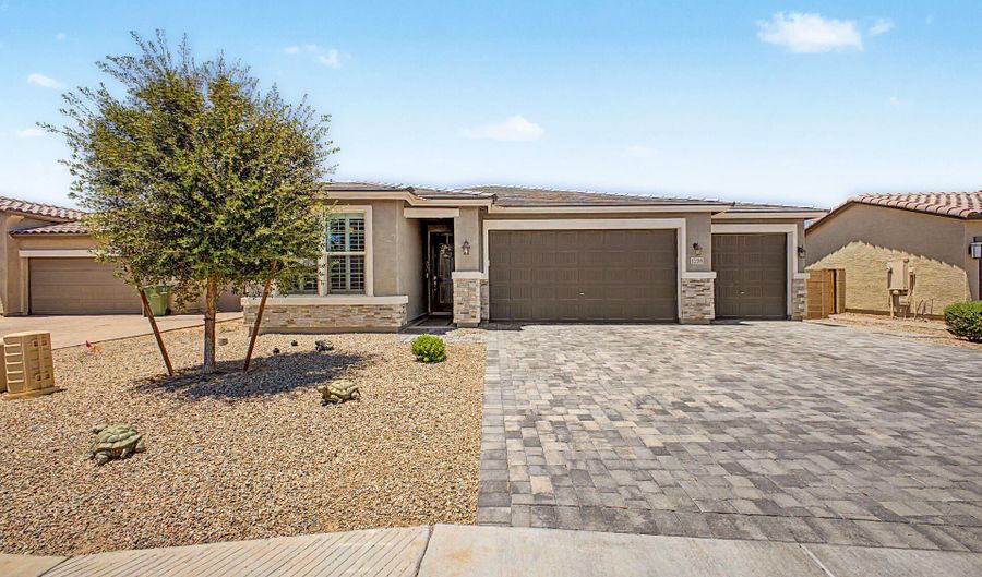1230 E GABRILLA Dr, Casa Grande, AZ 85122 - 3 Beds, 2 Bath