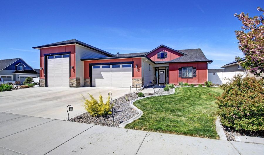 69 S Norcrest Ave, Nampa, ID 83687 - 4 Beds, 3 Bath
