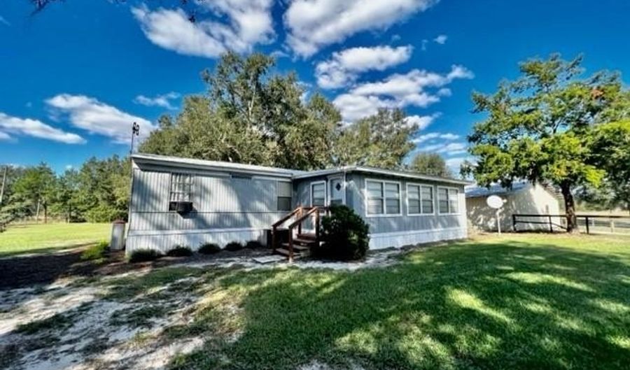 559 SW 15th Ct, Bell, FL 32619 - 2 Beds, 1 Bath