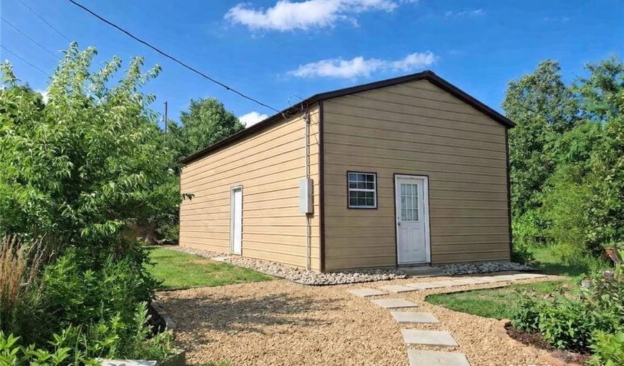 2320 CR 2007 Rd, Altus, AR 72821 - 2 Beds, 2 Bath