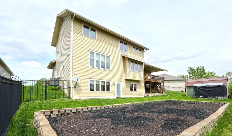422 Stonegate Ct SW, Altoona, IA 50009 - 4 Beds, 4 Bath