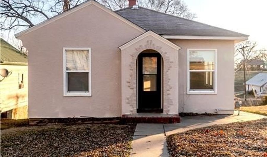 1520 S 7th St, Atchison, KS 66002 - 2 Beds, 1 Bath