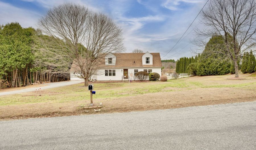 85 Bailey Woods Rd, Brooklyn, CT 06234 - 4 Beds, 3 Bath