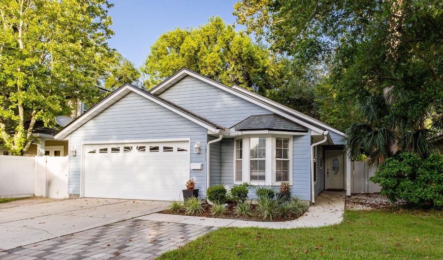 128 SEMINOLE Rd 11, Atlantic Beach, FL 32233 - 3 Beds, 2 Bath