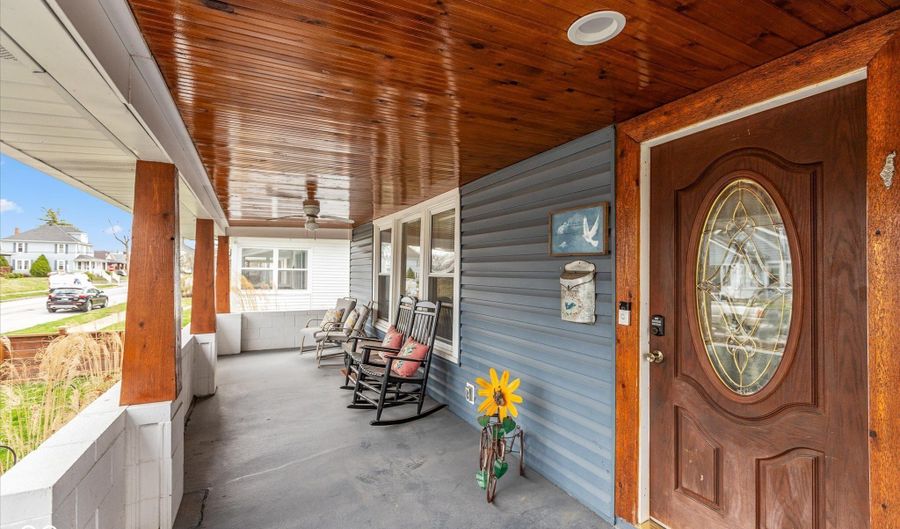 70 S 9th Ave, Beech Grove, IN 46107 - 4 Beds, 4 Bath