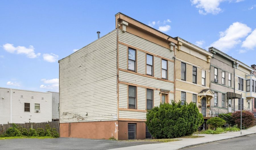 24 Delaware St, Albany, NY 12202 - 5 Beds, 3 Bath