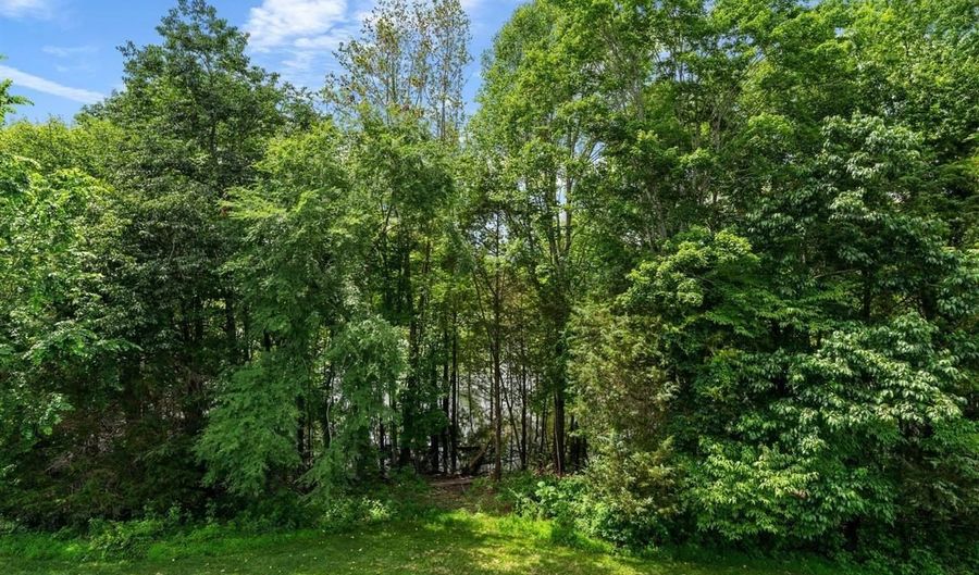 608 Eagle Point Dr, Austin, KY 42127 - 3 Beds, 4 Bath