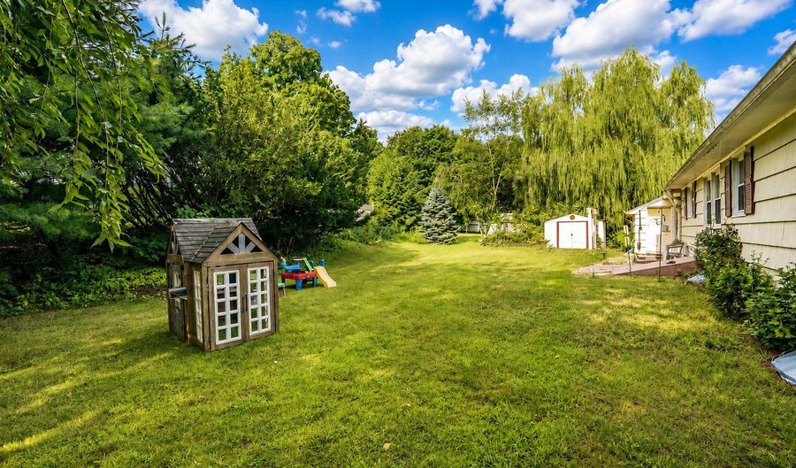 3 Swanson Dr, Bristol, CT 06010 - 2 Beds, 2 Bath