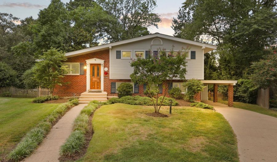 4712 SURRY Pl, Alexandria, VA 22304 - 3 Beds, 3 Bath