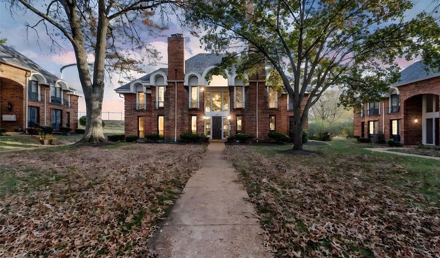 916 Claytonbrook Dr 1, Ballwin, MO 63011 - 2 Beds, 2 Bath