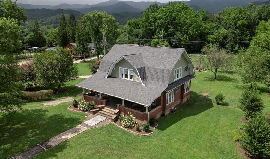 1229 Main St, Andrews, NC 28901 - 4 Beds, 2 Bath