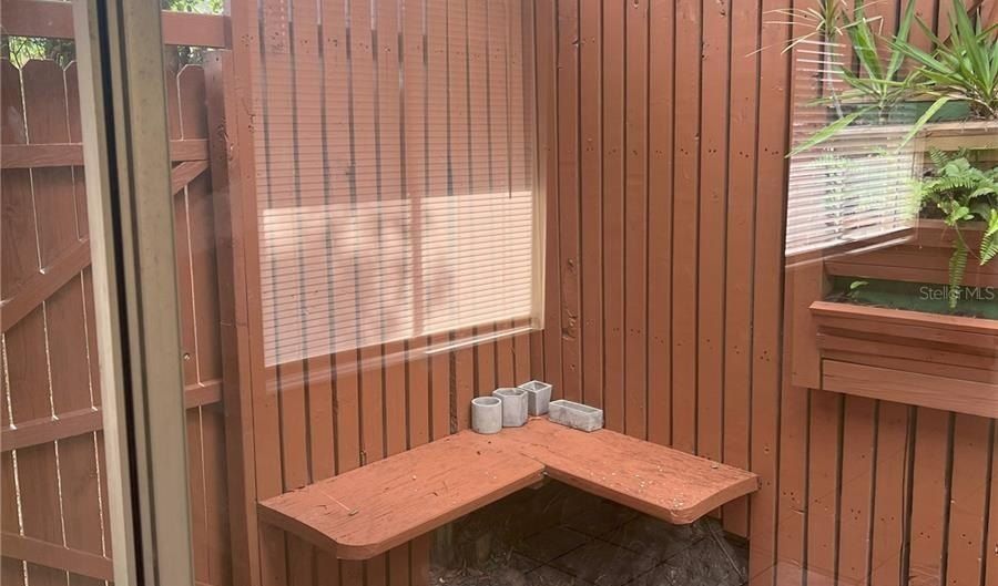 953 MONROE Ct, Apopka, FL 32703 - 2 Beds, 1 Bath