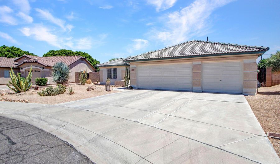 10501 W WILSHIRE Dr, Avondale, AZ 85392 - 3 Beds, 2 Bath