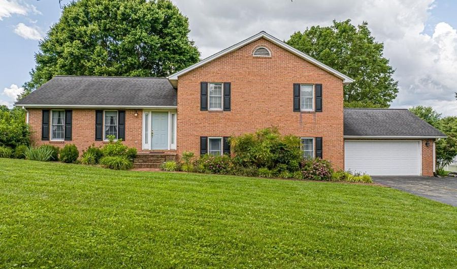 19464 Triple Crown Dr, Abingdon, VA 24211 - 3 Beds, 3 Bath
