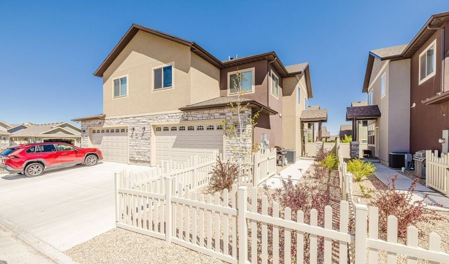 3955 AUTUMN COLORS Dr, Elko, NV 89801 - 3 Beds, 3 Bath