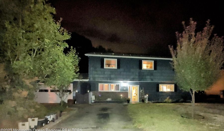 15 Cedarcrest Dr, Bayville, NJ 08721 - 4 Beds, 2 Bath