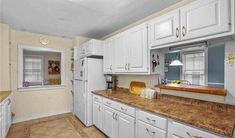 12 Hammond St, Newport, RI 02840 - 3 Beds, 1 Bath