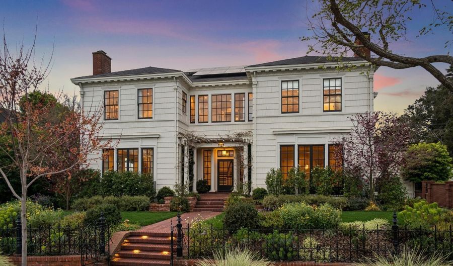 1121 BAY St, Alameda, CA 94501 - 5 Beds, 4 Bath