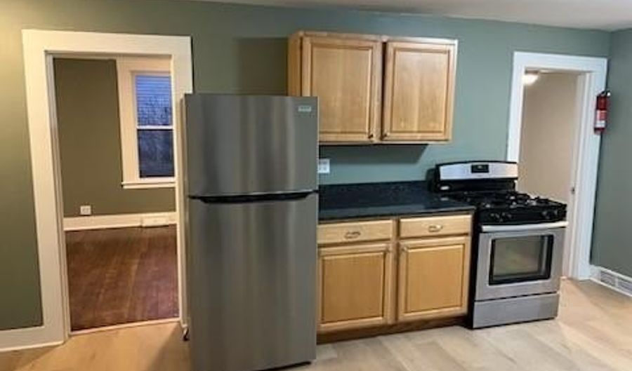 14 Svea Ave, Branford, CT 06405 - 2 Beds, 1 Bath