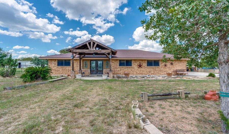 300 County Road 324, Adkins, TX 78101 - 5 Beds, 0 Bath