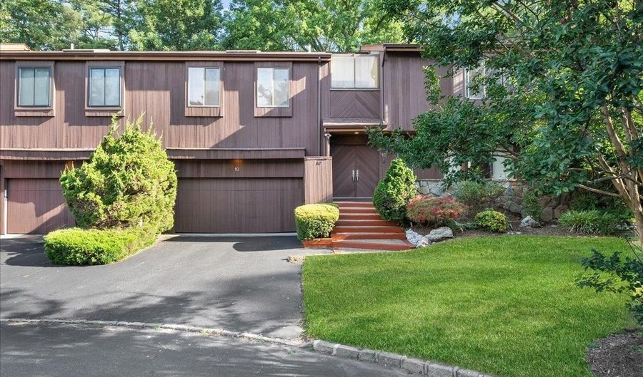 10 Morley Ct, Albertson, NY 11507 - 3 Beds, 4 Bath