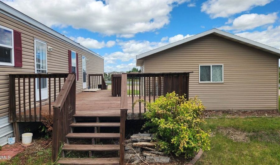 4005 19th St NE, Bismarck, ND 58503 - 3 Beds, 2 Bath