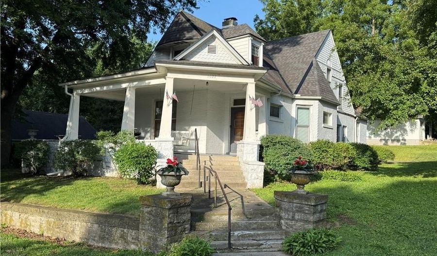 1027 N 4th St, Atchison, KS 66002 - 4 Beds, 2 Bath