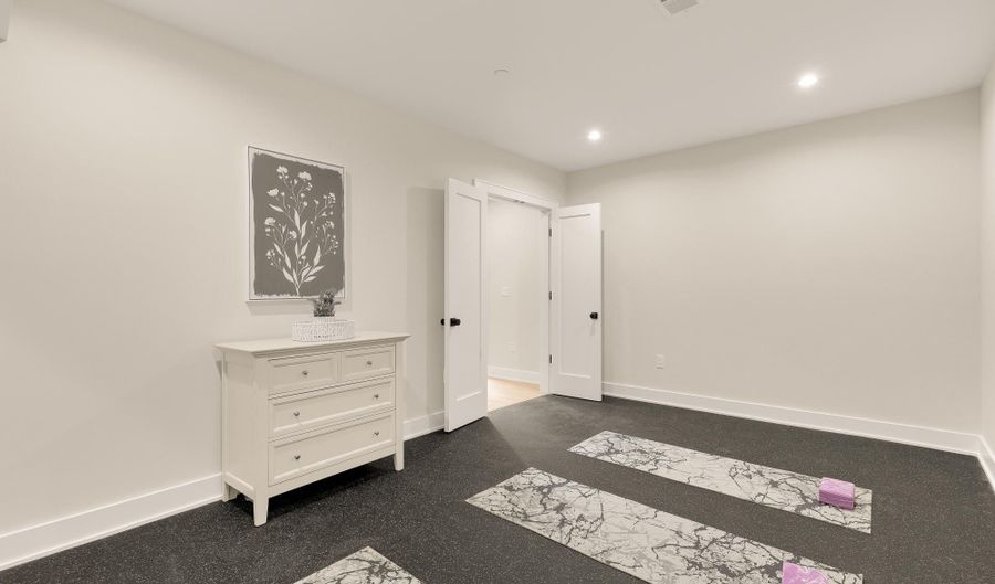 9512 FOREST Rd, Bethesda, MD 20814 - 5 Beds, 6 Bath