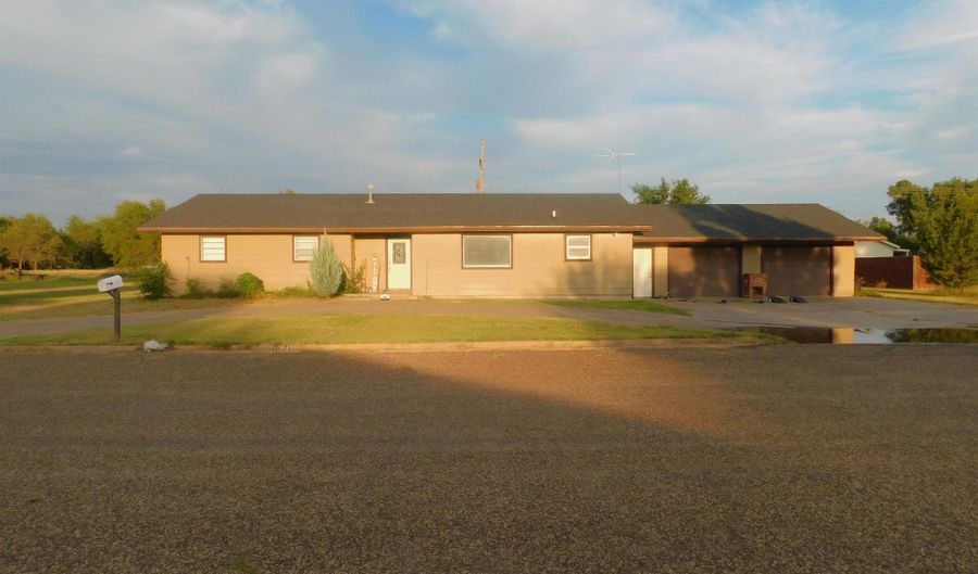 1024 Ave A, Beaver, OK 73932 - 3 Beds, 2 Bath