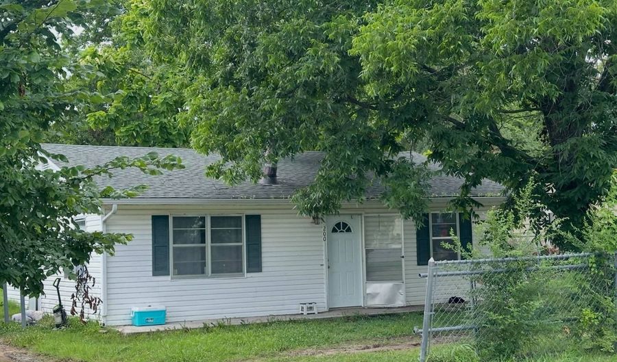 200 W Polk Ave, McAlester, OK 74501 - 2 Beds, 1 Bath
