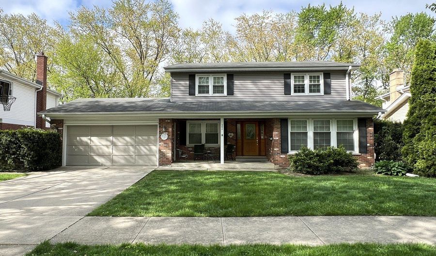 604 S Reuter Dr, Arlington Heights, IL 60005 - 4 Beds, 3 Bath