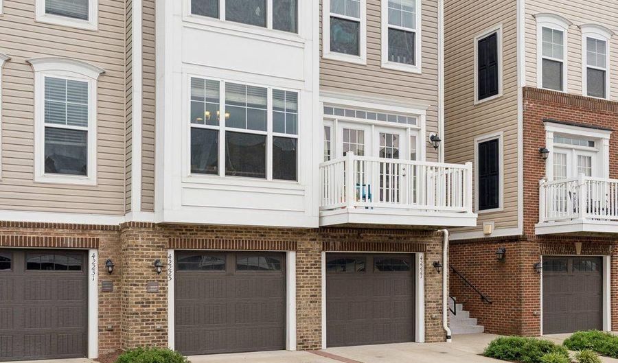 42227 CANARY GRASS Sq, Aldie, VA 20105 - 3 Beds, 3 Bath