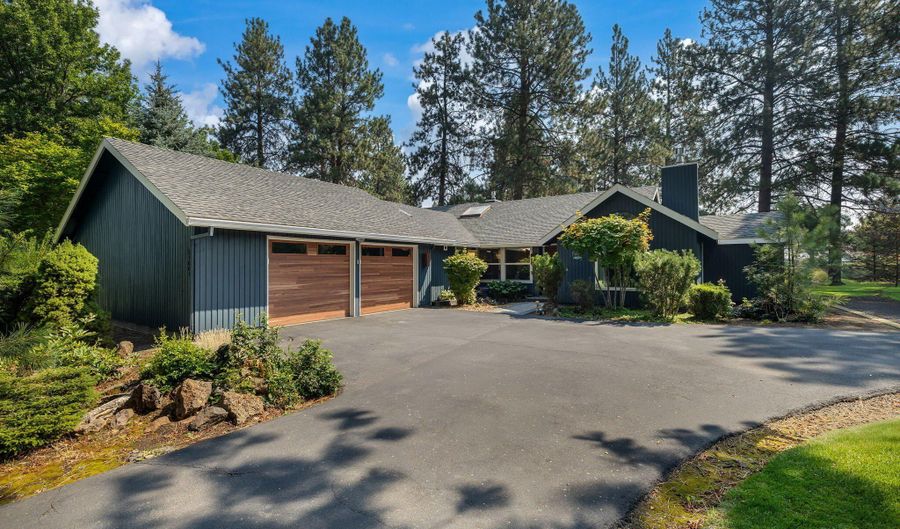 21001 SE King Hezekiah Way, Bend, OR 97702 - 4 Beds, 2 Bath