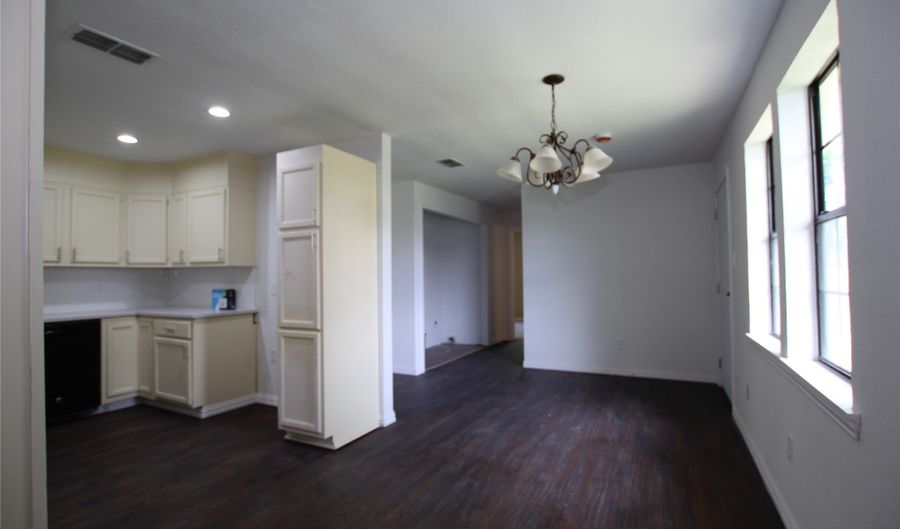 106 Austin St, Alvarado, TX 76009 - 3 Beds, 2 Bath