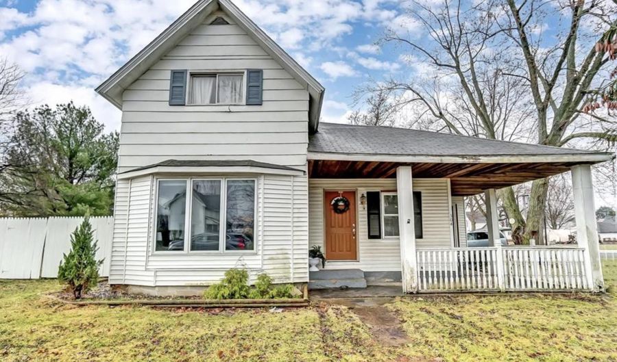 304 E Lincoln St, Ashley, IN 46705 - 3 Beds, 1 Bath
