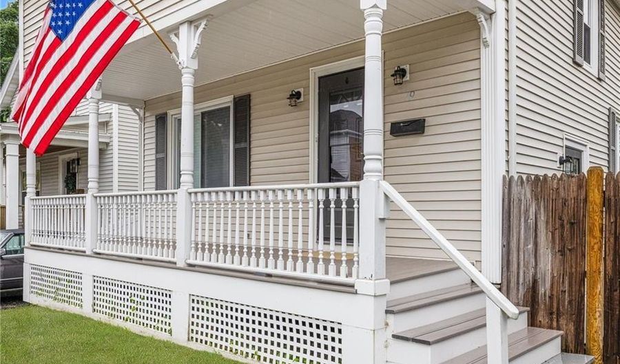 19 County St, Newport, RI 02840 - 4 Beds, 2 Bath