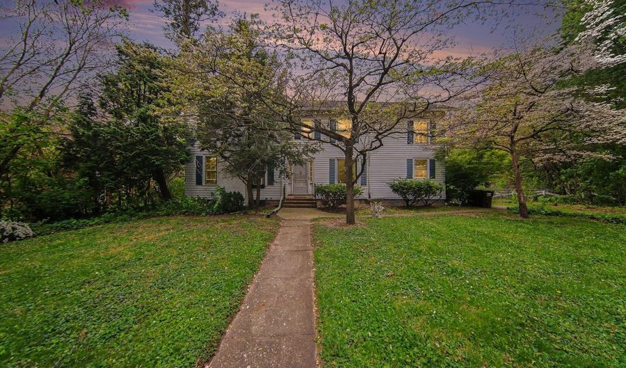 1011 W Maumee St, Adrian, MI 49221 - 5 Beds, 2 Bath