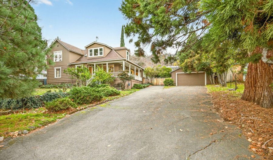 527 Chestnut St, Ashland, OR 97520 - 4 Beds, 4 Bath