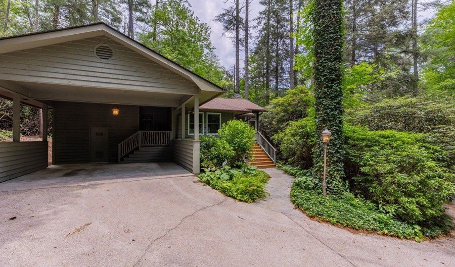 24 Stoney Creek Rd, Highlands, NC 28741 - 3 Beds, 2 Bath
