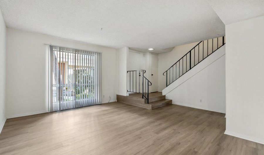 27401 Country Glen Rd, Agoura Hills, CA 91301 - 2 Beds, 2 Bath