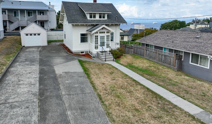 1042 IRVING Ave, Astoria, OR 97103 - 3 Beds, 2 Bath