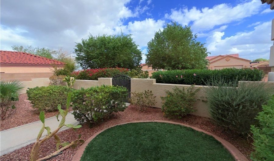 2302 Silverthorne Dr, Bullhead City, AZ 86442 - 3 Beds, 3 Bath