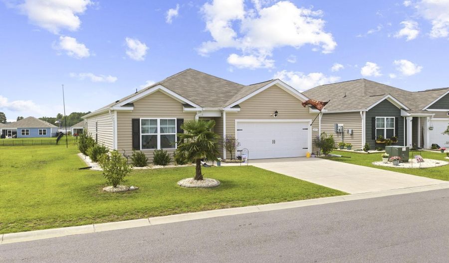 657 Woodland Farms Cir, Aynor, SC 29511 - 4 Beds, 2 Bath