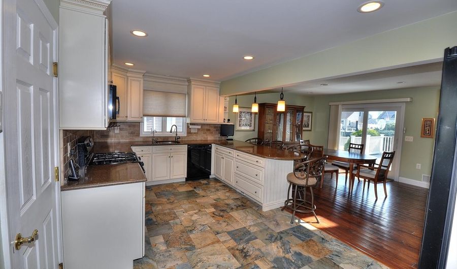 19 Centerboard Dr, Bayville, NJ 08721 - 4 Beds, 3 Bath