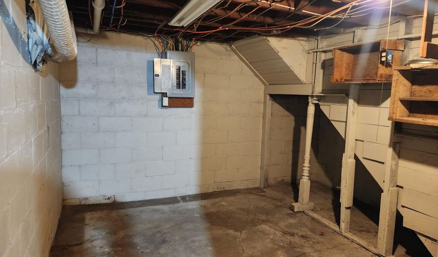 402 E 5th St, Atlantic, IA 50022 - 3 Beds, 1 Bath