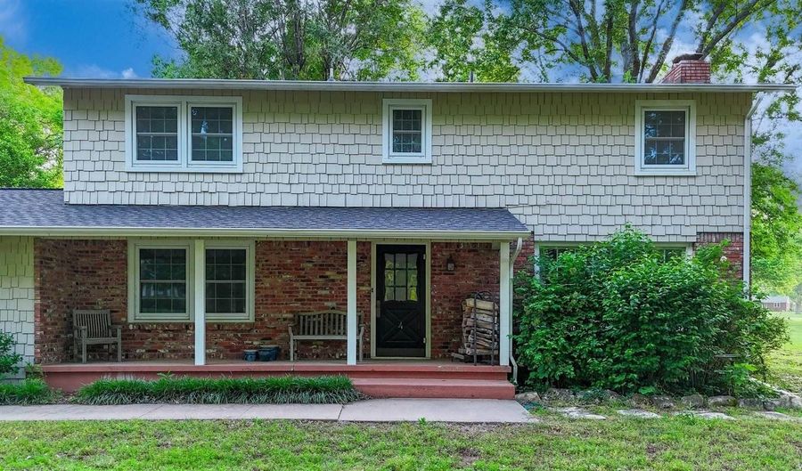 4 Orange Ln, Arkansas City, KS 67005 - 3 Beds, 2 Bath