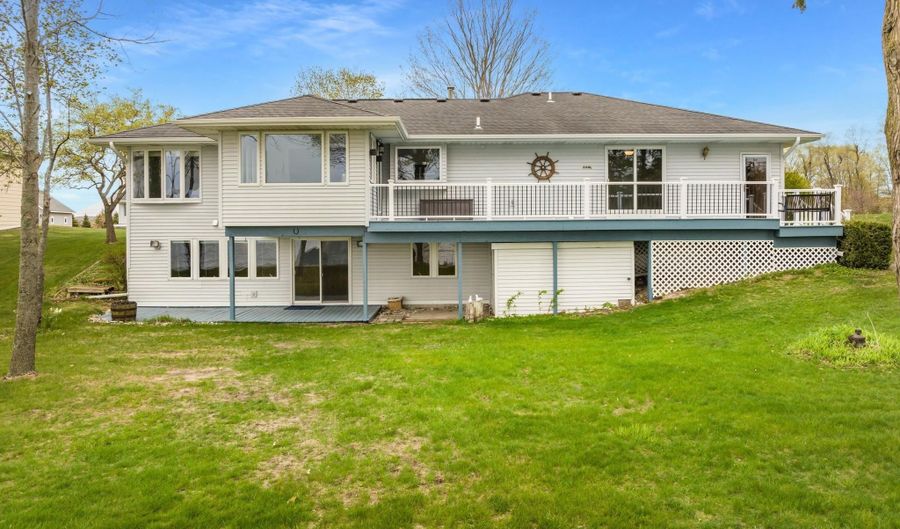 16950 First St, Arcadia, MI 49613 - 2 Beds, 3 Bath