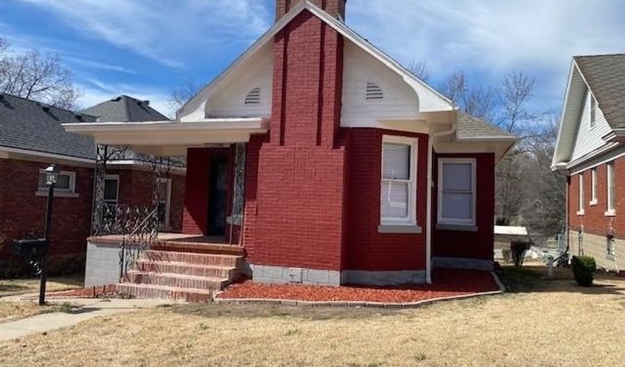 309 N 12th St, Atchison, KS 66002 - 2 Beds, 2 Bath