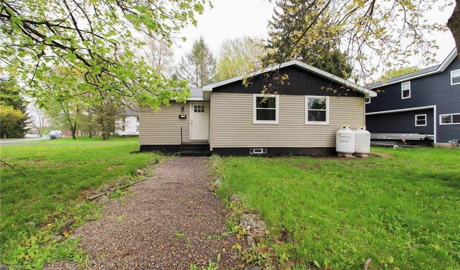127 Brown St, Albion, NY 14411 - 3 Beds, 1 Bath