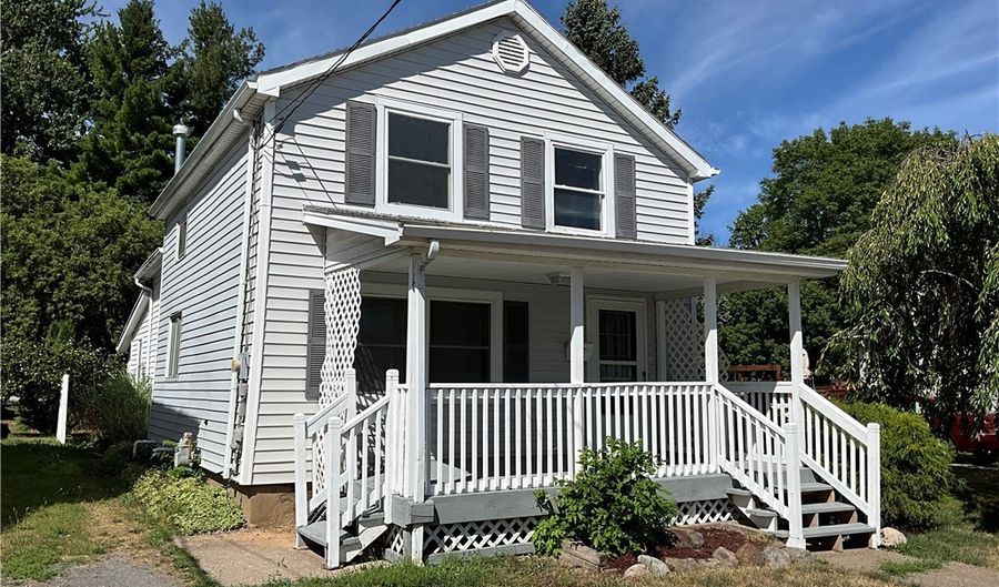 17 Caroline St, Albion, NY 14411 - 4 Beds, 1 Bath